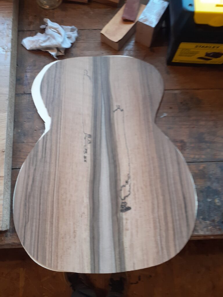 guitare guitar guitare de luthier guitare folk accoustic acoustique guitares narbonne guitare aude guitare electique artisanal