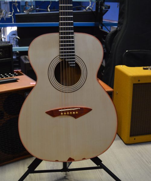 guitare guitar guitare de luthier guitare folk accoustic acoustique guitares narbonne guitare aude guitare electique artisanal